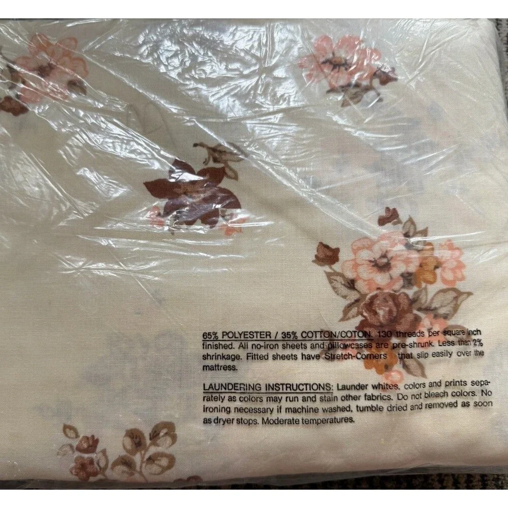 New Vintage 70s Meadowbrook Floral Double Full  Fitted Sheet White Muslin